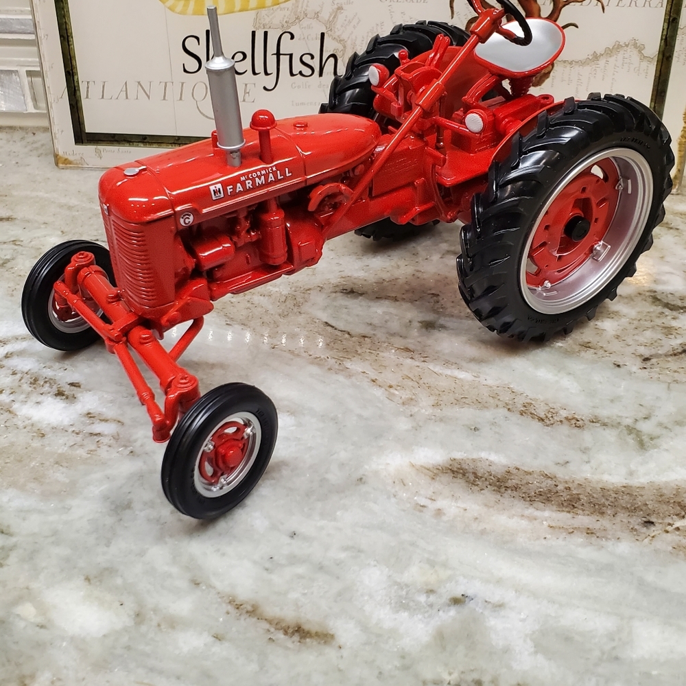 Ertl McCormick Farmall Super C Traction International Harvester Toy Tractor 1:1